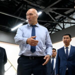 Известный боксер Николай Валуев провел мастер-класс для молодых спортсменов в Джалал-Абаде