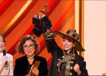 Певица из Монголии Ж. Мишээл награждена казахстанским орденом Дружбы