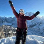 «Танец над облаками»: казахстанка исполнила «Камажай» на вершине Гималаев