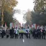 Гулистон в единстве: молодежь празднует День Государственного флага