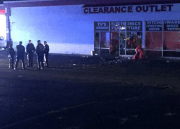 Неизвестный открыл стрельбу в торговом центре в Мичигане