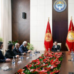 Президент Садыр Жапаров встретился с руководителями Объединенного мира борьбы (UWW)