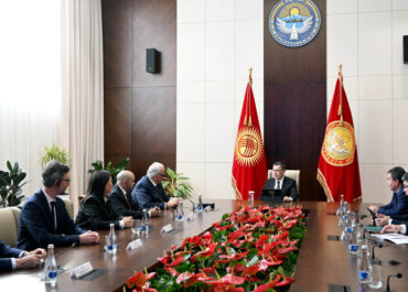 Президент Садыр Жапаров встретился с руководителями Объединенного мира борьбы (UWW)