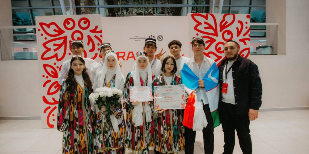 Узбекиcтанские студенты представили культуру страны на фестивале в Красноярске