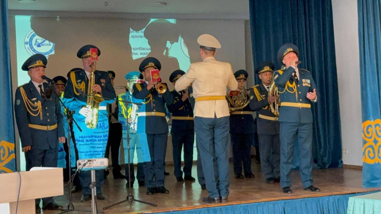 В Алматы представили документы о жизни Бауыржана Момышулы