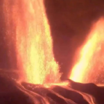 Тройной фонтан лавы взметнулся на Гавайях