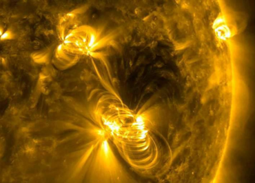 Солнце успокаивается, но угроза мощных вспышек сохраняется