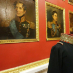 Ключевые экспонаты: мундир Милорадовича с отверстиями от пули и штыка, личные вещи декабристов и императорская форма