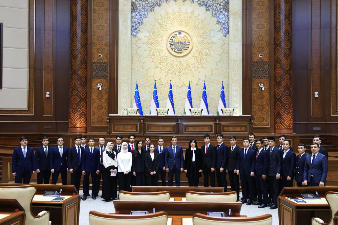 «День открытых дверей» в Сенате Олий Меджлиса: первый шаг к парламентской дипломатии для молодежи.
