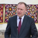 Отбасы мектептің негізі ретінде: Хуросон ата-аналармен қарым-қатынастың жаңа моделін әзірлейді