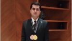 Quvayt shahrida qo'shaloq g'alaba: Tojikistonlik jarroh Sunnatullo Sharifzoda Butunjahon ixtirochilar forumida oltin va bronza medalini qo'lga kiritdi