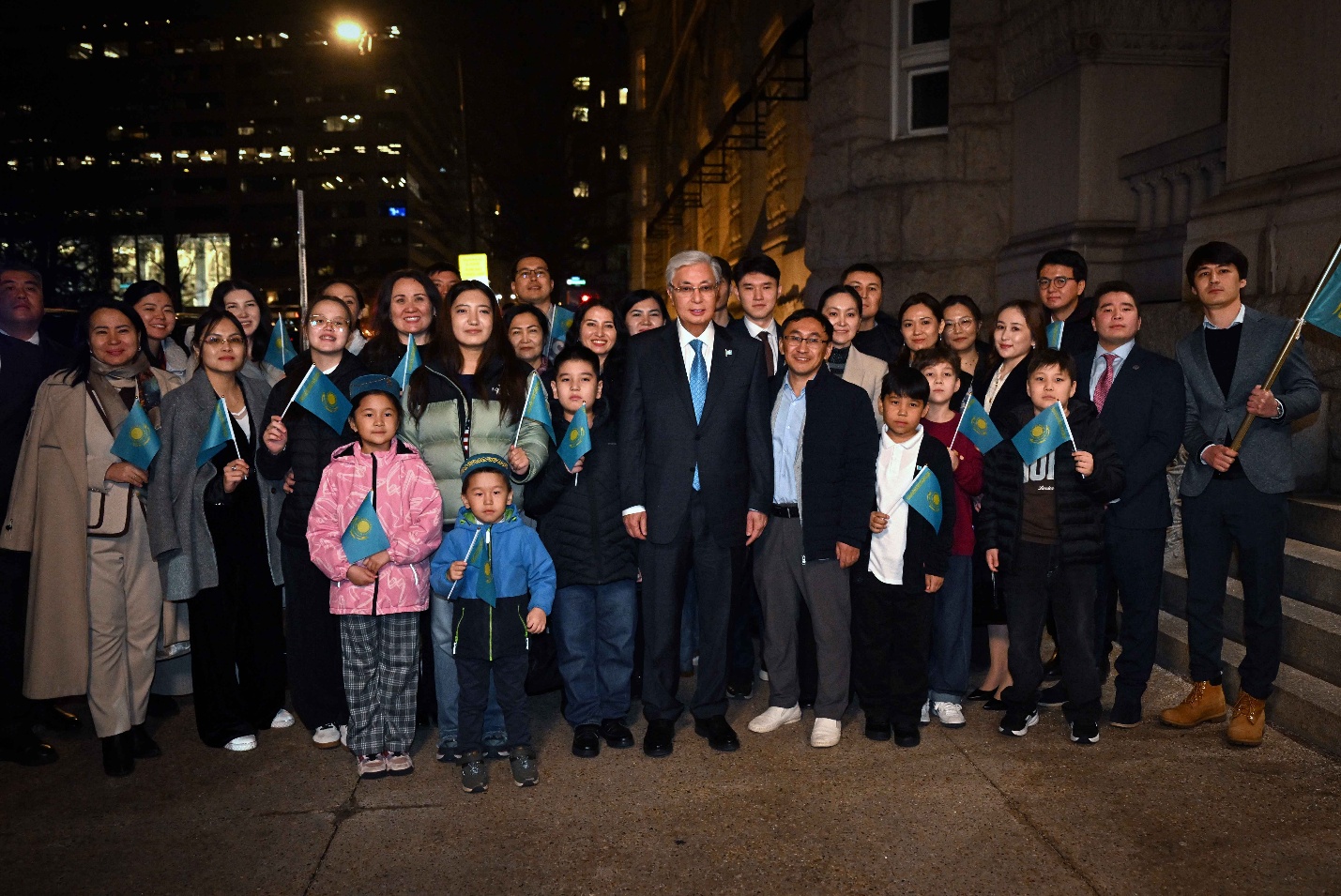 Президенти Қазоқистон бо ҷавонони қазоқистон дар Вашингтон мулоқот намуд