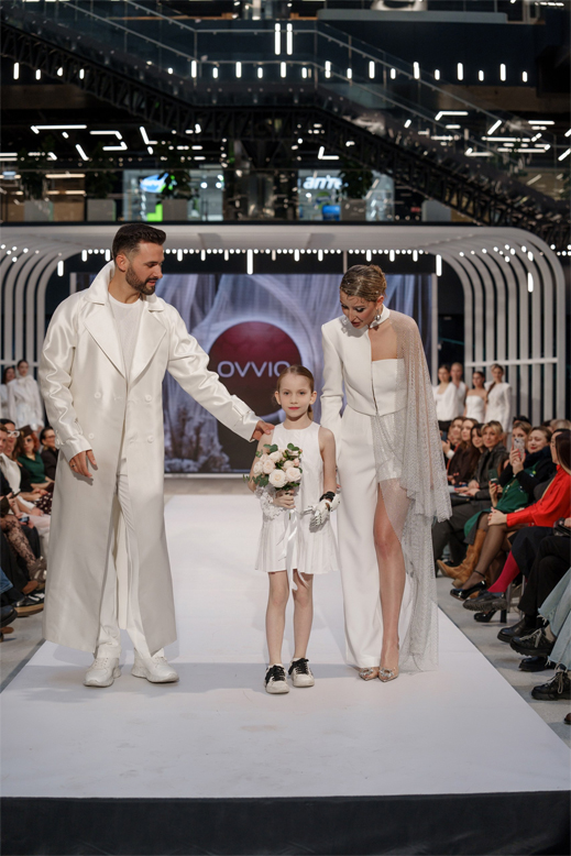 Финал конкурса дизайнеров «Мост в будущее» украсили киборг-дивы, аватар и роботы