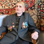 Қарағандыда әскери қызметкерлер соғыс ардагерін 100 жасқа толуымен құттықтады.