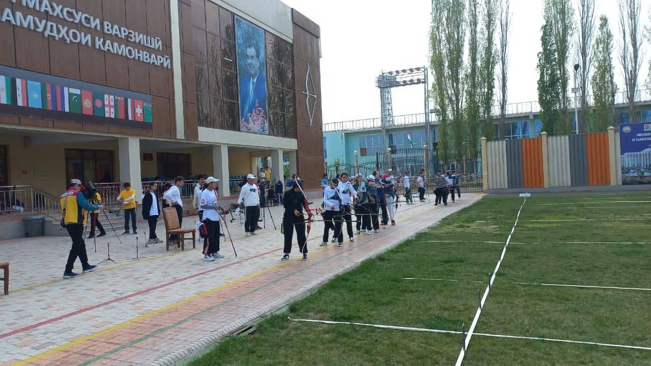 В Согдийской области проходят международные соревнования по стрельбе из лука в рамках праздничных мероприятий Навруза