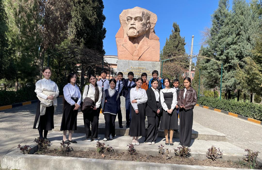 Ознакомительная поездка членов Малой академии наук Таджикистана на научные базы Национальной академии наук