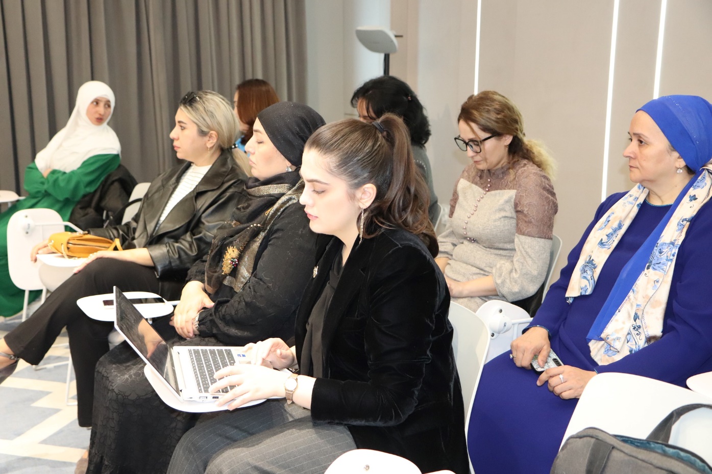 В Душанбе наградили участниц программы PARWONA (Парвона): новый импульс для женского предпринимательства в цифровой экономике
