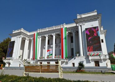 Весна в звуках таджикской классики: вокально-симфонический концерт в Душанбе