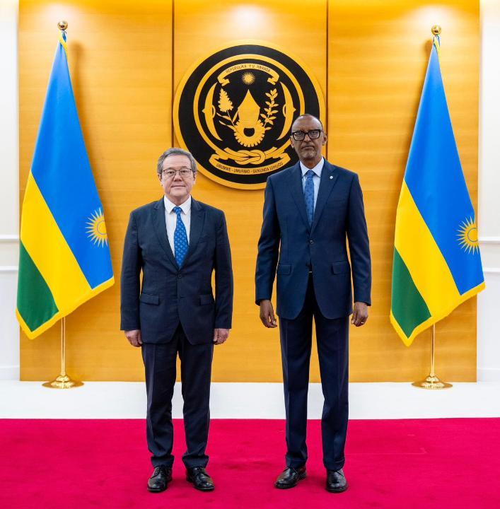 Посол Казахстана вручил верительные грамоты президенту Руанды