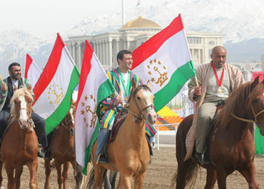 На скачках Навруза: как древняя традиция становится символом современного единства