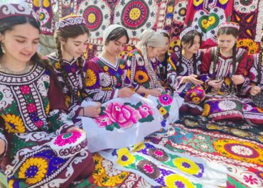 Муъминабад: Фестиваль-конкурс «Один мотив – сто красок» засиял в селении Балхоби