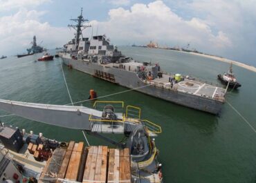 Ислам революциясы корпусы (IRGC) Үнді мұхитында зымырандармен АҚШ эсминецін жойғанын мәлімдеді.