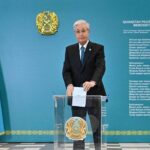 Тағдырлы таңдау: Президент республикалық референдумда дауыс берді