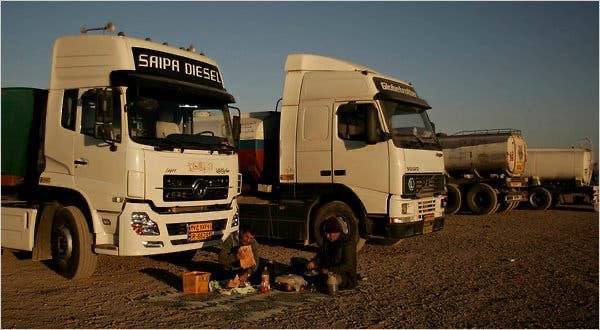 «Талибан» разрешил иранским транзитным грузовикам въезд в Герат без визы и роудпаса