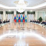 Президенты Казахстана и Монголии провели переговоры в расширенном составе