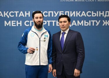 В Казахстане наградили спортсменов, вошедших в топ-10 на Олимпийских и Паралимпийских играх