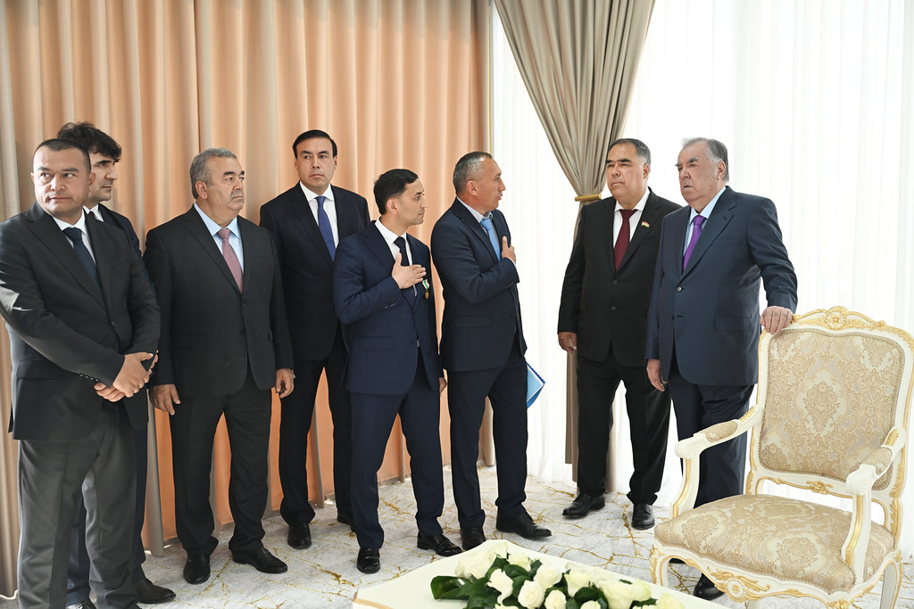 Большой аграрный рывок: Президенту в Исфаре представлен проект полного производственного цикла на 1400 гектарах