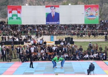 Национальная борьба и признание чемпионов: в Раште спортсменов наградили автомобилями