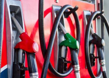 Цены на бензин во Франции достигли максимума