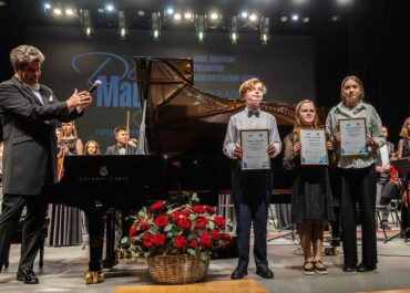 telegram-cloud-photo-size-2-5384553581232460238-y