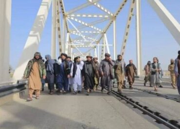 Талибы и узбекские чиновники обсудили в Хайратоне увеличение торговли по железной дороге