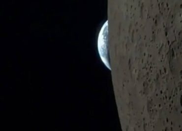 Командир «Артемиды-2» показал видео заката Земли, снятое на iPhone (айфон)