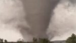 Торнадо в Оклахоме: разрушены жилые дома, пострадала авиабаза