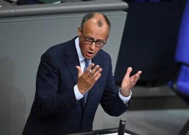 Шульц призвал Мерца к прямым переговорам с Путиным по нефтяным поставкам