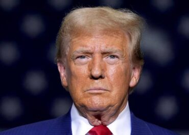 Трамп прибыл в Пекин с американской делегацией