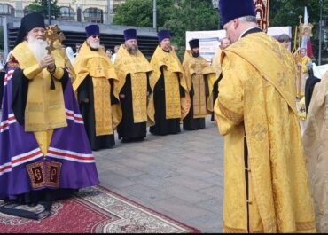 В Москве прошло возложение цветов к памятнику Кириллу и Мефодию