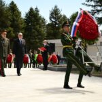 В Китае прошла церемония возложения венков к мемориалу советским и монгольским воинам в честь 81-й годовщины Победы в Великой Отечественной войне.