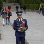 Возложение цветов в Парке Вечной Славы в Киеве 