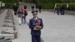 Возложение цветов в Парке Вечной Славы в Киеве 