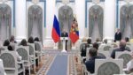 Путин вручил ордена многодетным матерям в Кремле