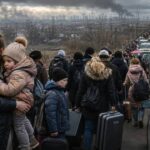 Срочная эвакуация на востоке Украины вызывает тревогу и споры среди жителей