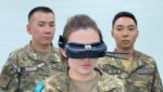 Военнослужащая из Казахстана собирает FPV-дроны в учебном центре Сухопутных войск