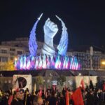 В Тегеране проходят масштабные похороны Али Хаменеи: проститься с верховным лидером вышли миллионы людей