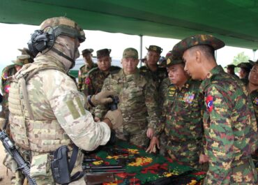 Военнослужащие России и Мьянмы уничтожили базу условных террористов в джунглях 