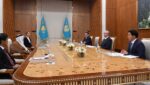 Қасим-Ҷомарт Токаев бо рохбари федератсияи Байналмилалии баскетбол мулоқот намуд