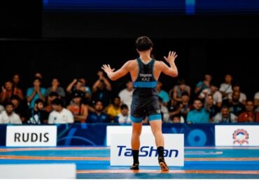 Казахстанский борец вышел в финал молодежного чемпионата мира в Словакии
